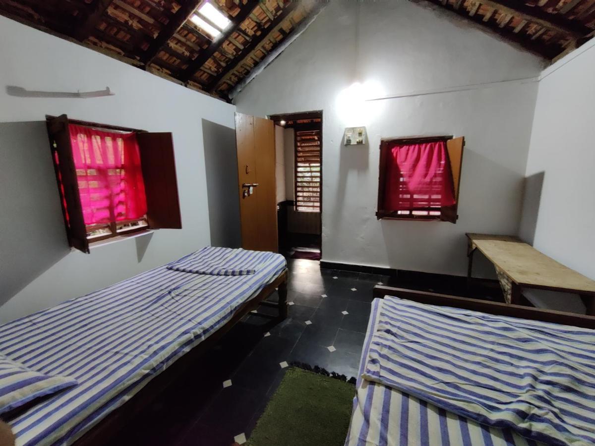 Surya Beach Cafe And Stay Gokarna  Pokoj fotografie